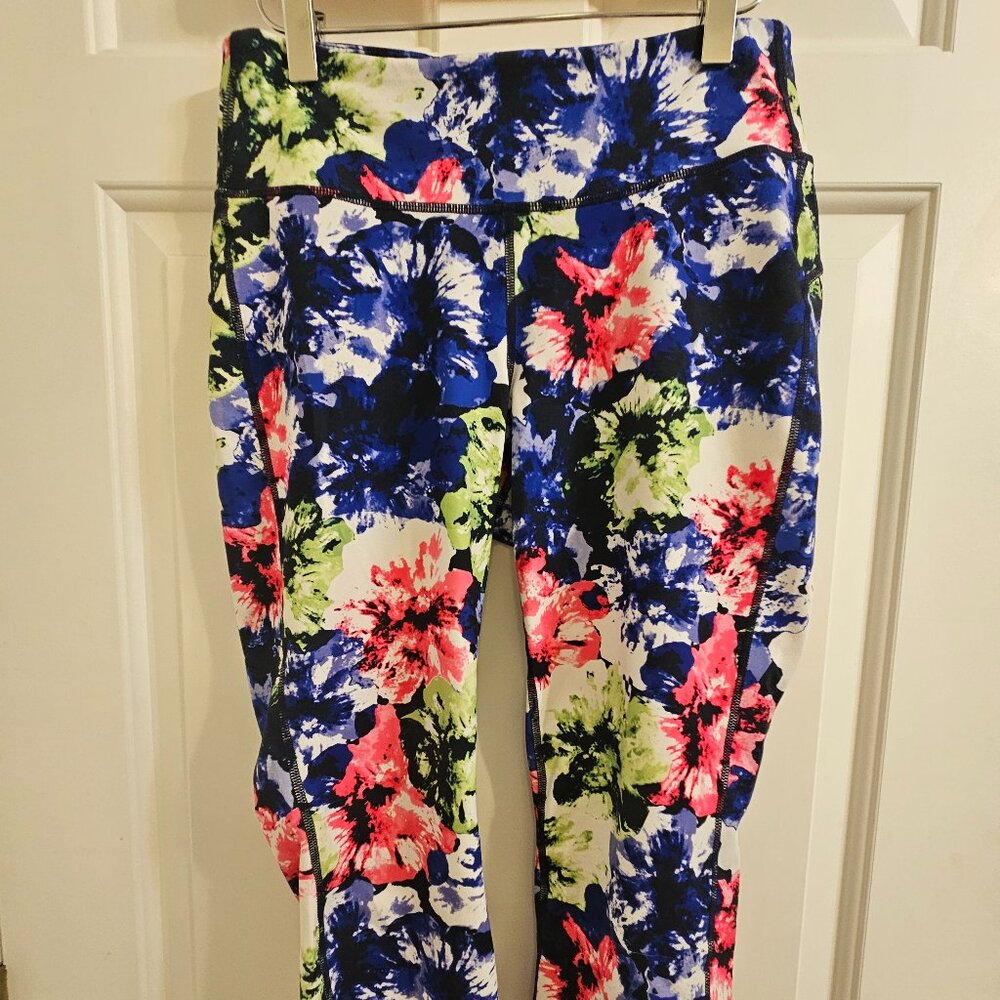 Gap Fit Women's Capri Leggings Size M Floral Multi-Color Print Fitness Workout